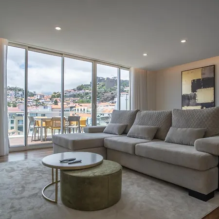 Freemont Apartment *